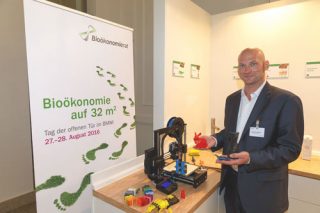 Jan Northoff mit 3D-Drucker